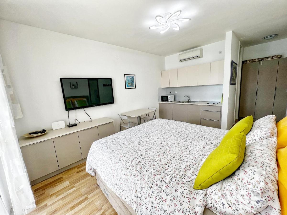Studio Apartma Pag Blue Ocean 1 With Sea View Pag Town Exterior photo